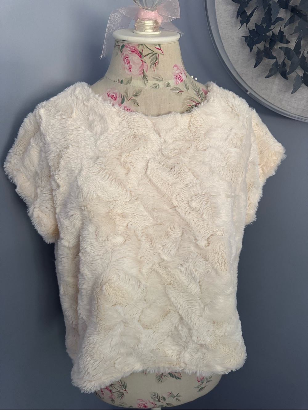 Daisy 🌼 Fuentes Cozy Cream Faux-Fur Short Sleeve Top
